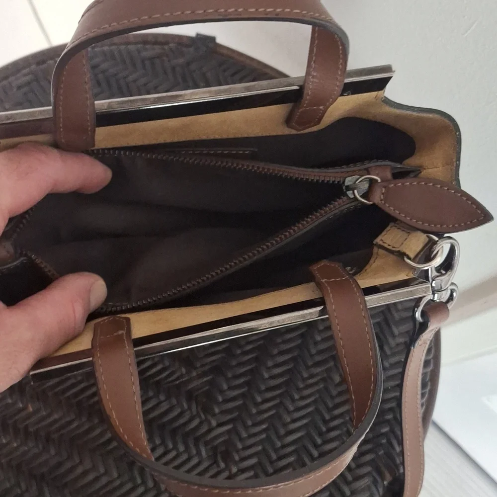 Alberta Di Canio Leather Crossbody Handbag - Picture 4 of 15